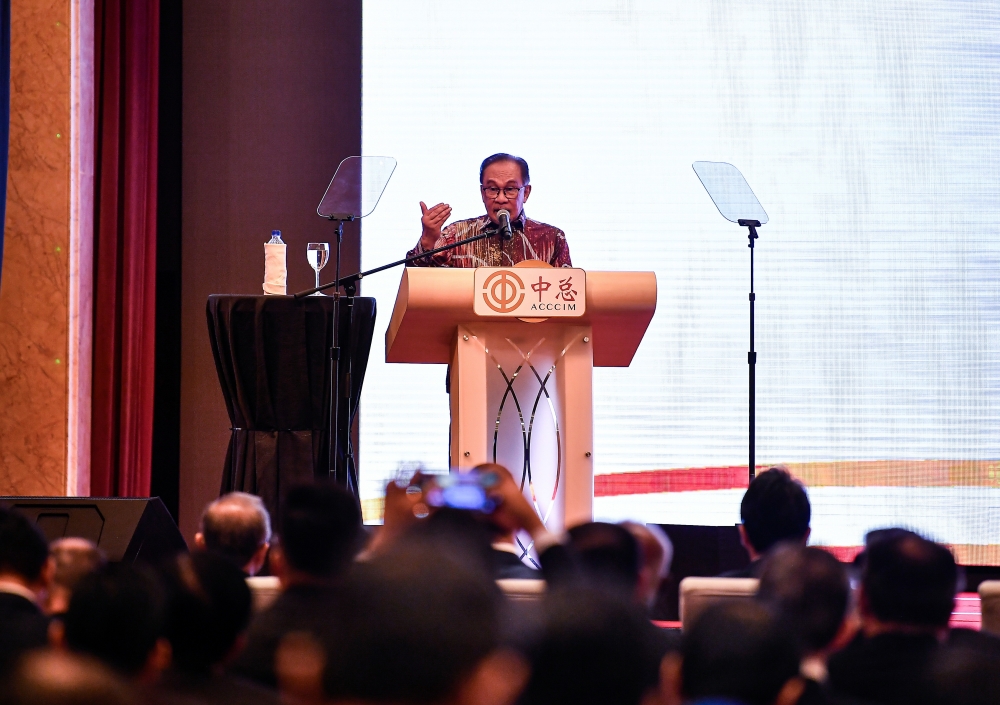 Prime Minister Datuk Seri Anwar Ibrahim has emphasised that any issues regarding the Mufti Bill (Federal Territories) 2024 will only be addressed by the Minister in the Prime Minister’s Department (Religious Affairs) Datuk Dr Mohd Na’im Mokhtar. — Bernama pic
