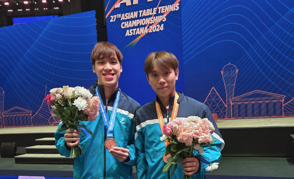 Javen Choong and Wong Qi Shen (right) pose with their bronze medals at the Asian Table Tennis Championships. — Picture from Facebook/Table Tennis Association of Malaysia