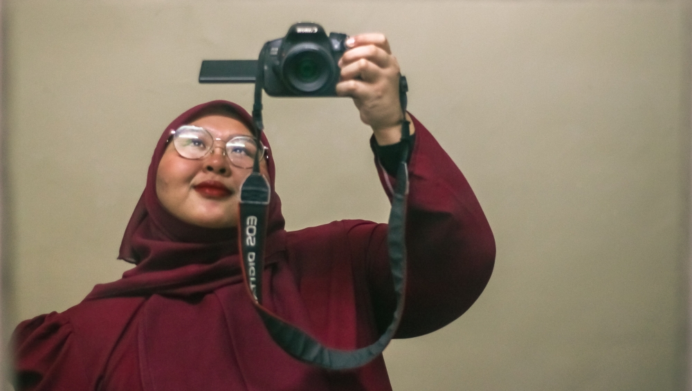 Mira Idani, 29, took up a gig as a freelance photographer to care for her sick mother at home in Seri Iskandar, Perak. — Picture courtesy of Mira Idani