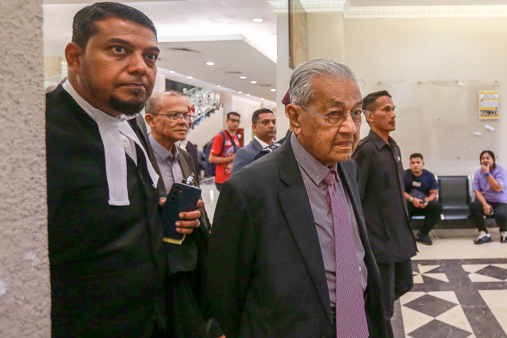 Former prime minister Tun Dr Mahathir Mohamad (right) arrives for his defamation case against Deputy Prime Minister Datuk Seri Ahmad Zahid Hamidi at Kuala Lumpur Court Complex on October 14 , 2024 .— Picture by Sayuti Zainudin