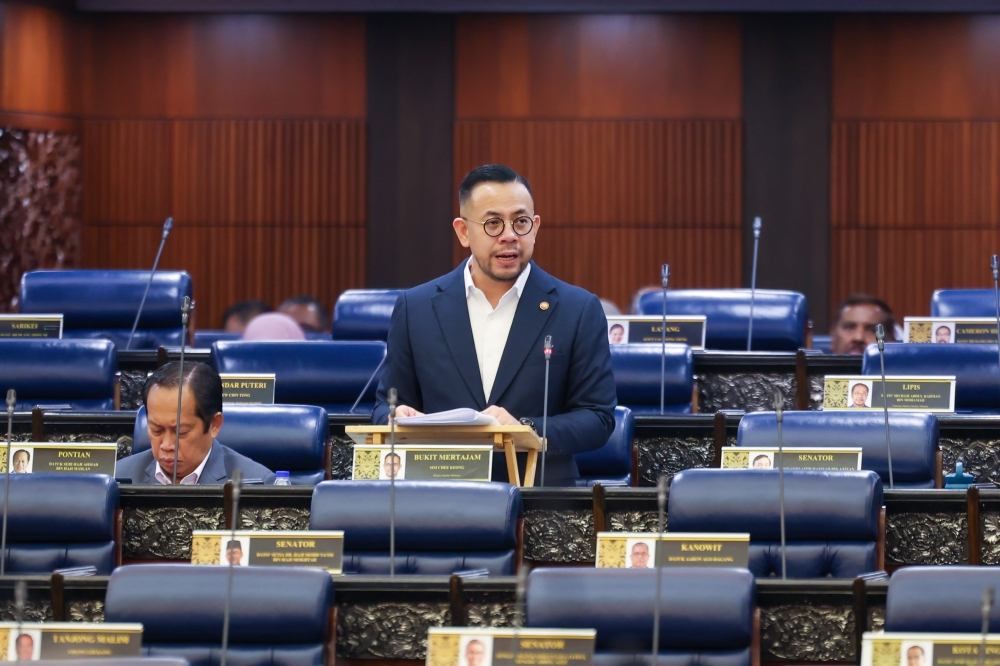 Human Resources Minister Steven Sim addresses MPs during the winding-up session of the Labour Ordinance of Sabah (Amendment) Bill 2024 in Parliament in Kuala Lumpur October 14, 2024. — Bernama pic