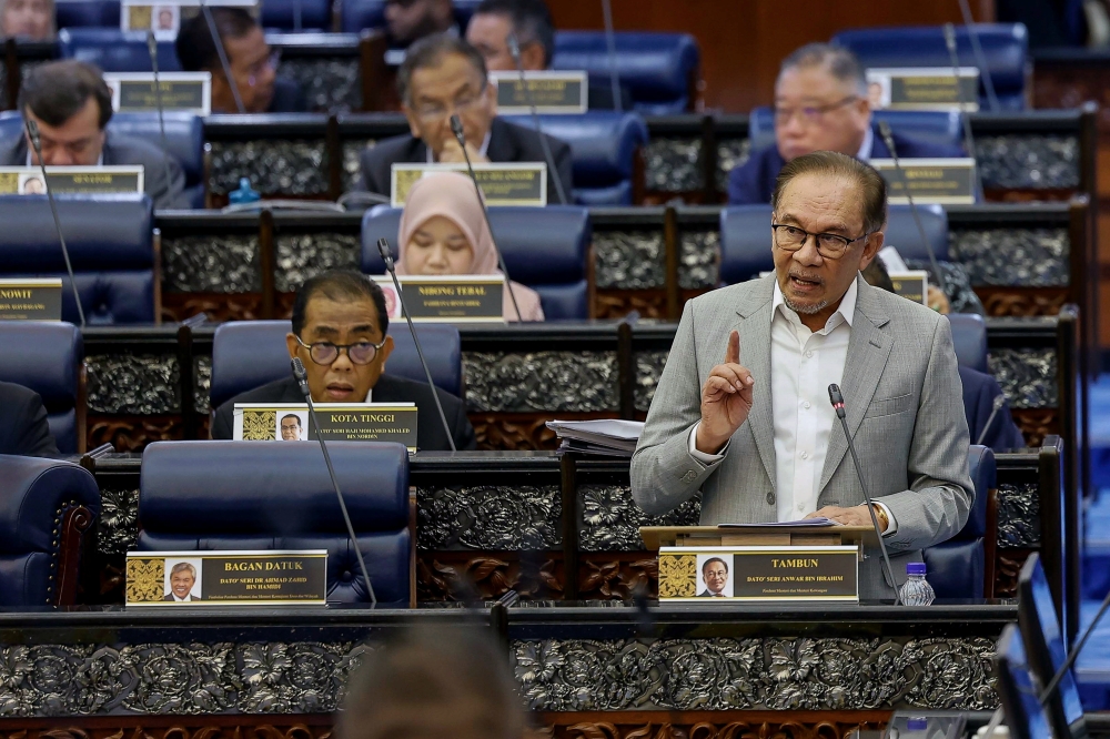 Prime Minister Datuk Seri Anwar Ibrahim clarified that his former political secretary Datuk Farhash Wafa Salvador Rizal Mubarak’s stake in HeiTech Padu Bhd was acquired under the previous government’s administration. — Bernama pic