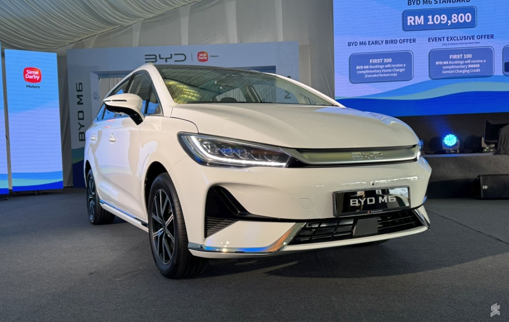 The BYD M6 7-seater electric MPV, up to 530km NEDC range, priced from RM109,800. — Picture by SoyaCincau