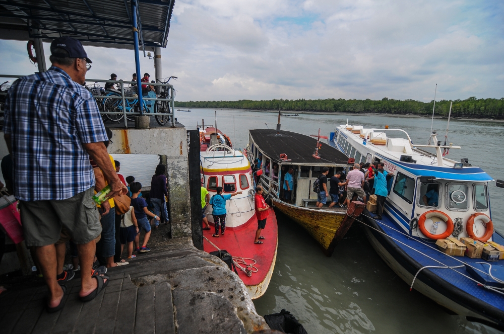 The Department of Survey and Mapping Malaysia said the Pulau Ketam Jetty is one of six locations nationwide anticipated to experience rising sea levels from tomorrow until October 20. — Picture by Miera Zulyana.