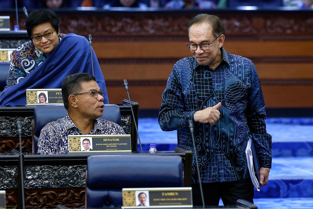 Prime Minister Datuk Seri Anwar Ibrahim attended to cast his vote in the bloc voting for the constitutional amendment related to citizenship during the Dewan Rakyat session in conjunction with the Third Meeting of the Third Session of the 15th Parliament at the Parliament Building. Oct 17, 2024. — Bernama pic