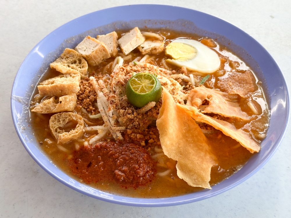 Kepong's Carol 666 serves ‘mee Jawa’ with sweet and spicy flavours, making it a nice light meal. —Picture by Lee Khang Yi 