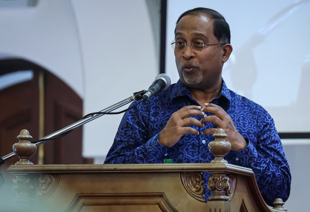 Higher Education Minister Datuk Seri Zambry Abdul Kadir explained that the target under the Malaysian Education Development Plan 2015-2025 (Higher Education) was set based on strong demand and the available educational infrastructure in Malaysia. — Bernama pic