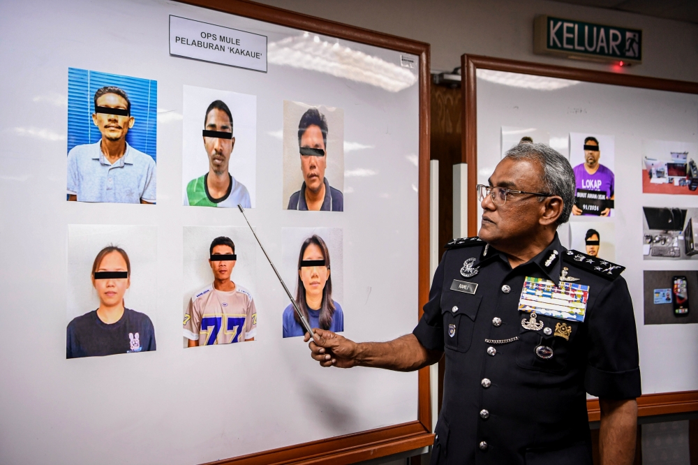 Bukit Aman Commercial Crime Investigation Department (CCID) director Datuk Seri Ramli Mohamed Yoosuf said that during the raids conducted from October 7 to 11, four men and two women aged between 19 and 41 suspected of being involved in the ‘Kakaue’ investment fraud syndicate were apprehended. — Bernama pic