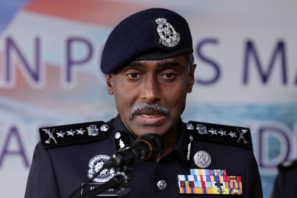 Johor police chief M. Kumar said an engineer from Singapore lost RM1.9 million in an online investment scam involving a Malaysian bank account. — Bernama pic