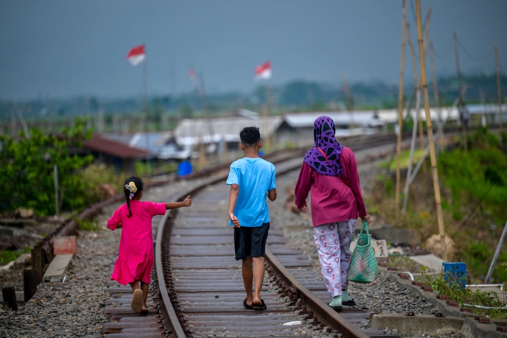 Indonesia’s next president Prabowo Subianto believes the road to prosperity lies in ending poverty and hunger by feeding the country’s tens of millions of schoolchildren who will be its future workforce. — AFP pic
