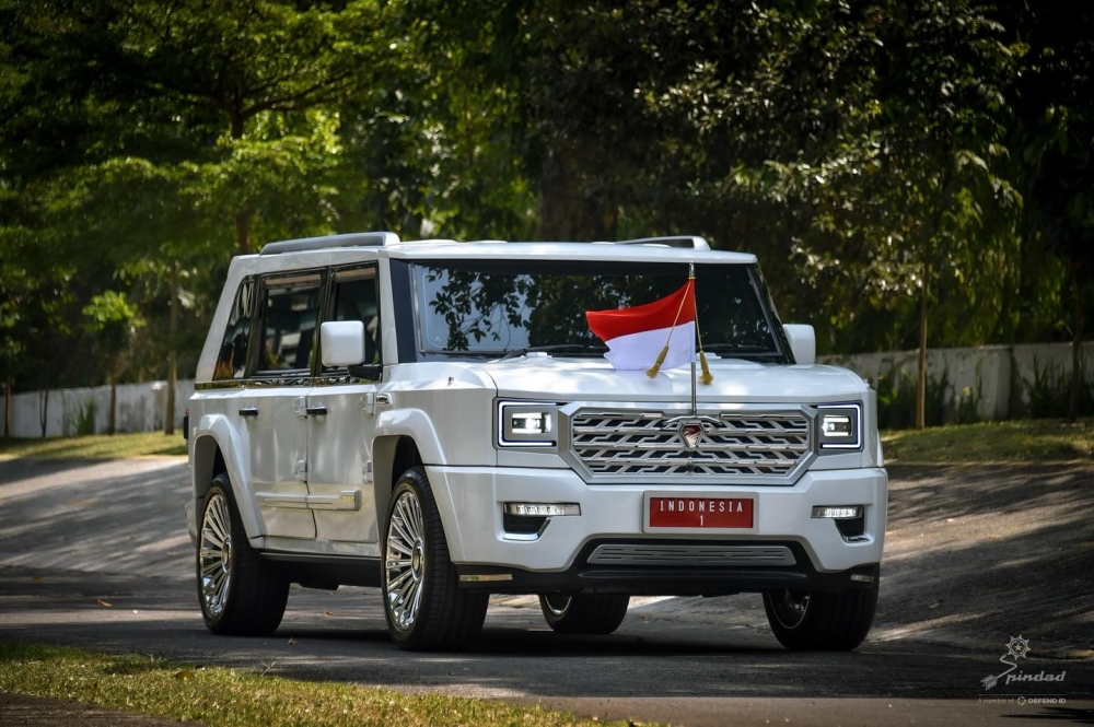 Indonesian President Prabowo Subianto rode the white MV3 Garuda or Maung Garuda after the swearing-in ceremony at the Senayan Parliament Complex. It was the first time the presidential vehicle was shown to the public, complete with a vehicle plate reading 'Indonesia'. — Picture via Facebook/PT Pindad