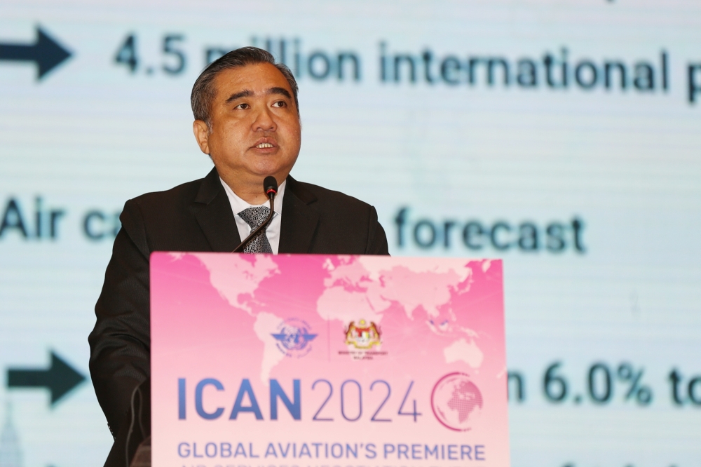 Transport Minister Anthony Loke delivers the keynote address at the International Civil Aviation Organisation Air Services Negotiation event 2024 (ICAN2024) at Sunway Resort Hotel October 21, 2024. — Picture by Choo Choy May