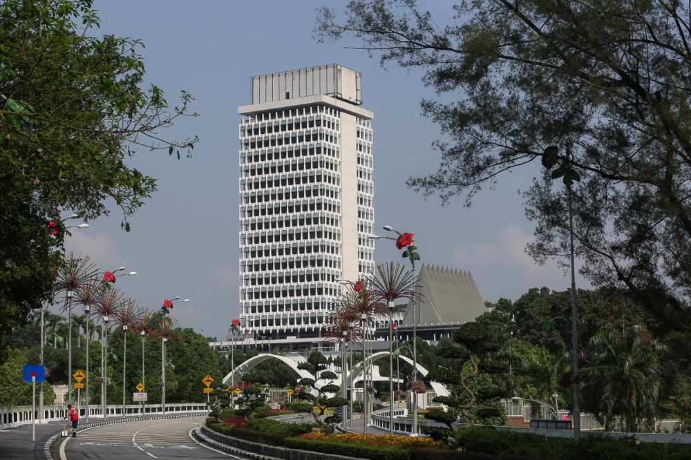  The current status of the government’s efforts to eradicate extreme poverty and the mechanisms used to determine the categories are among the highlights of today’s Dewan Rakyat session. — Picture by Yusof Mat Isa