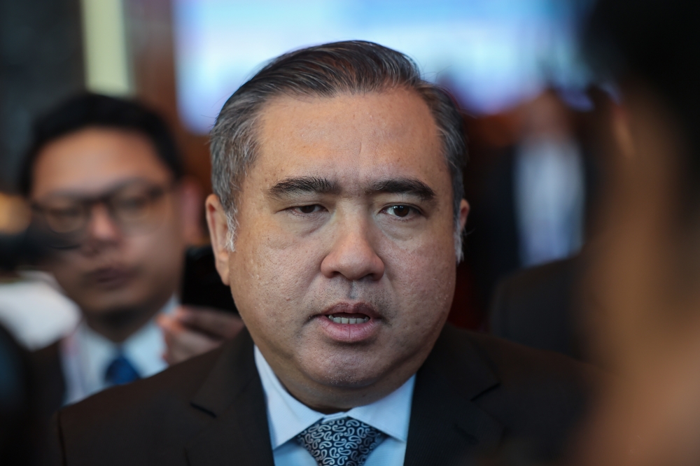 Loke was responding to Bakri MP Tan Hong Pin, who inquired about the average number of vehicles crossing the Johor-Singapore border daily, the number of Singapore-registered vehicles, and the total amount of road charges collected. — Bernama pic