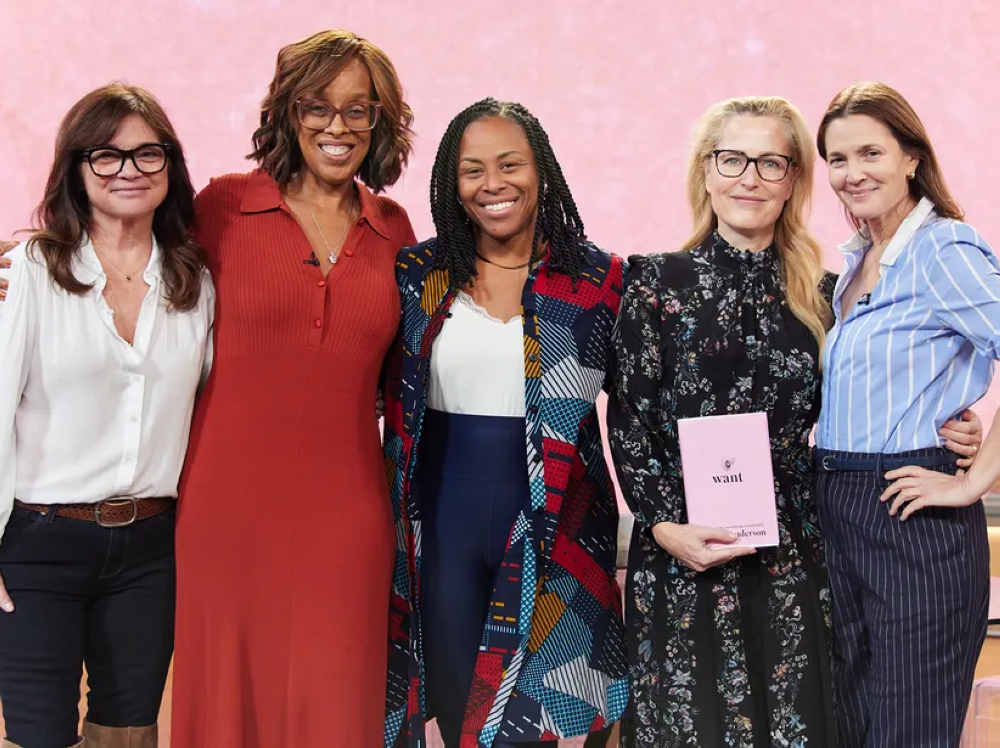 (From left) Bertinelli, King, Phillips, Anderson and Barrymore flaunting their natural beauty. — Picture courtesy of The Drew Barrymore Show