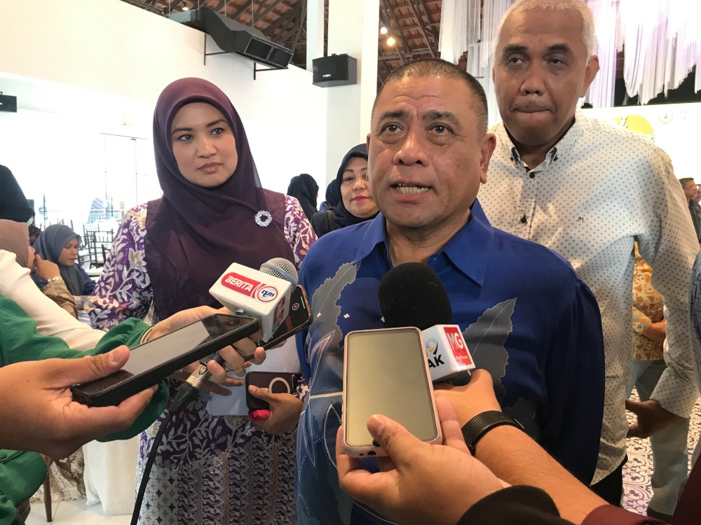 Perak Menteri Besar Datuk Seri Saarani Mohamad speaks to reporters at Miker Avenue in Medan Gopeng, Ipoh, October 25, 2024. — Picture by John Bunyan 