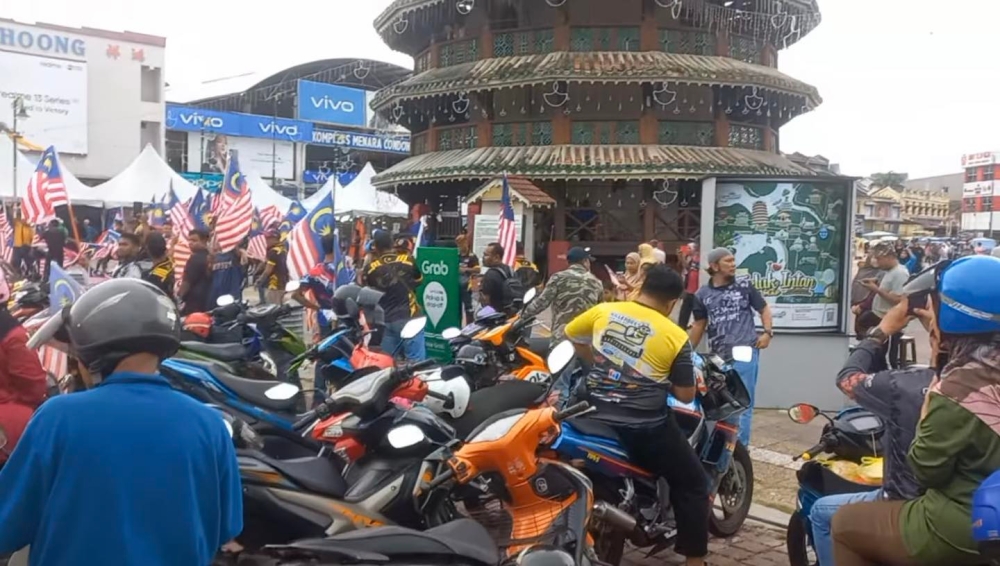 A counter-demonstration was held at the Menara Condong in Teluk Intan, Perak on October 26, 2024 in response to the waving of the Chinese flag during the International Guan Gong Culture Festival, which took place at the same location two days earlier. — Pic via social media user Boss Wadifa
