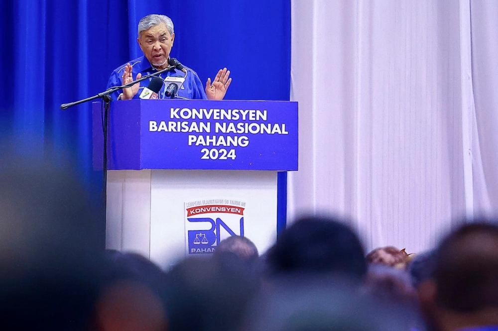 BN chairman Zahid said the MCA president Datuk Seri Wee Ka Siong’s appointment as investment advisor is based on the latter’s background and experience. — Bernama pic
