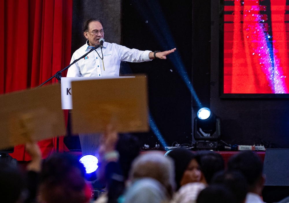 Prime Minister Datuk Seri Anwar Ibrahim said the government is still determining the income threshold for high-income earners who may be excluded from certain subsidies next year, potentially limiting the exclusion to the top 10 per cent (T10) instead of the top 15 per cent (T15) of earners. — Bernama pic