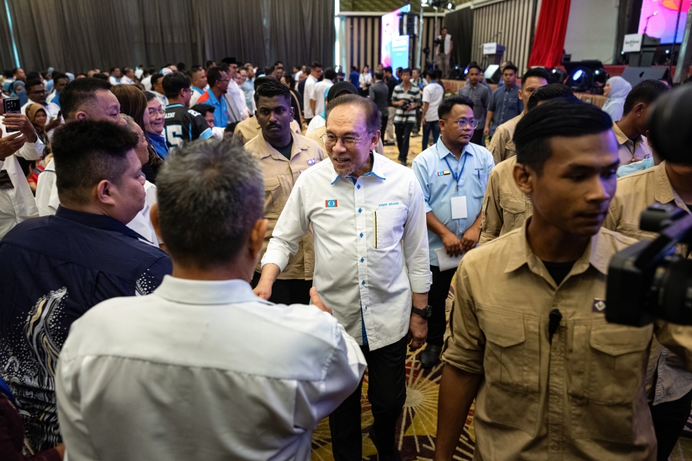 Prime Minister Datuk Seri Anwar Ibrahim greets attendees at the launch of the Perak PKR Convention at the Kinta Riverfront Hotel in Ipoh October 27, 2024. — Bernama pic