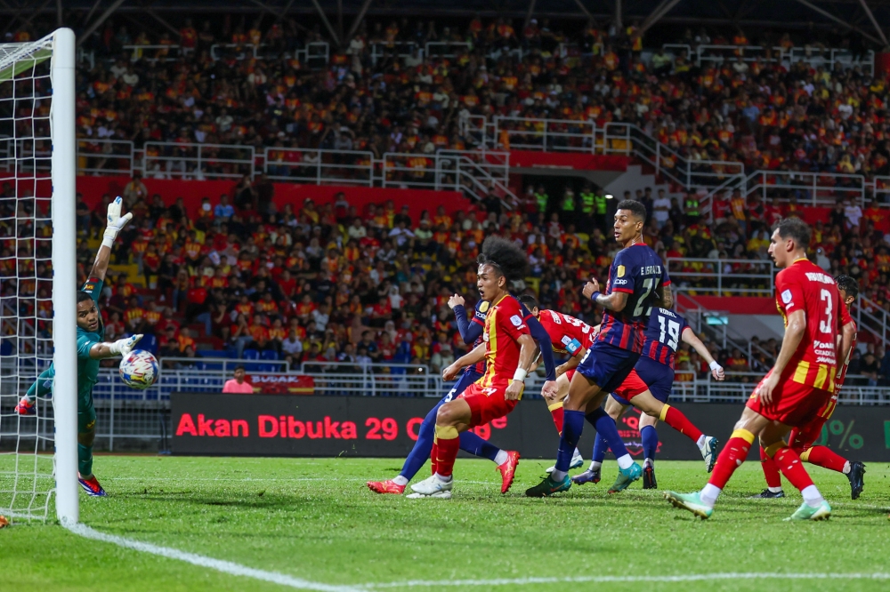 Johor Darul Ta’zim (JDT) player Romel Oswaldo Morales Ramirez scores a goal during the 2024-2025 Super League match in Petaling Jaya October 27, 2024. — Bernama pic