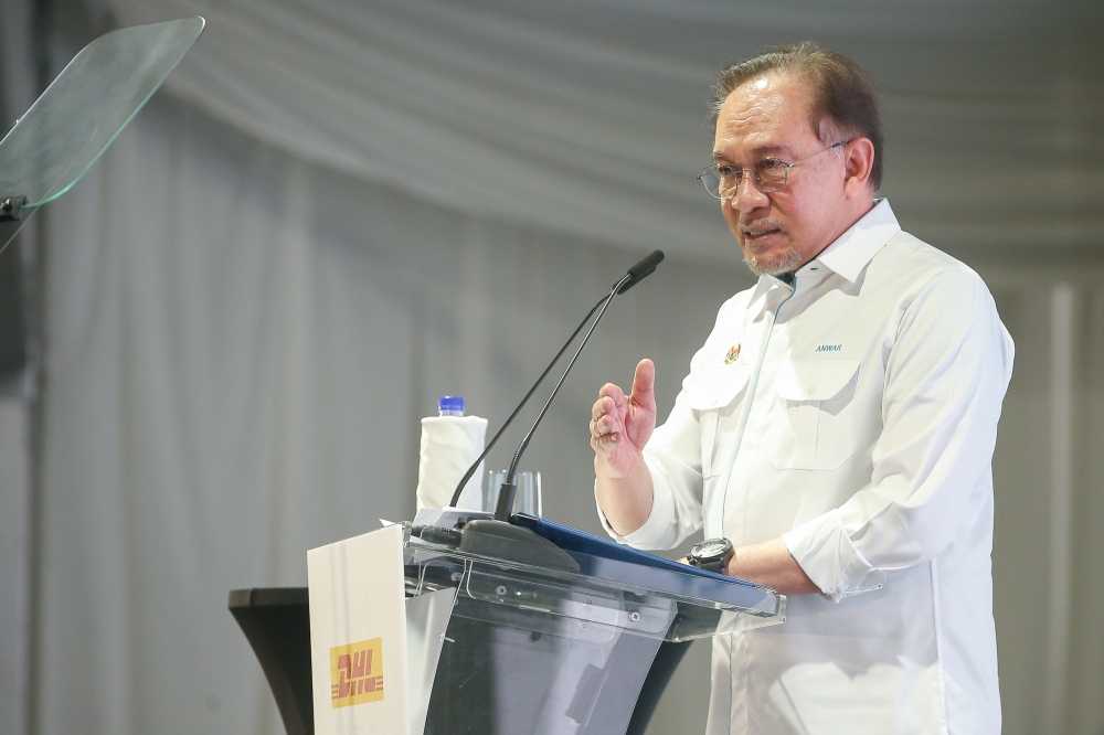 Anwar said the government is working to create a progressive tax system. — Picture by Yusof Mat Isa