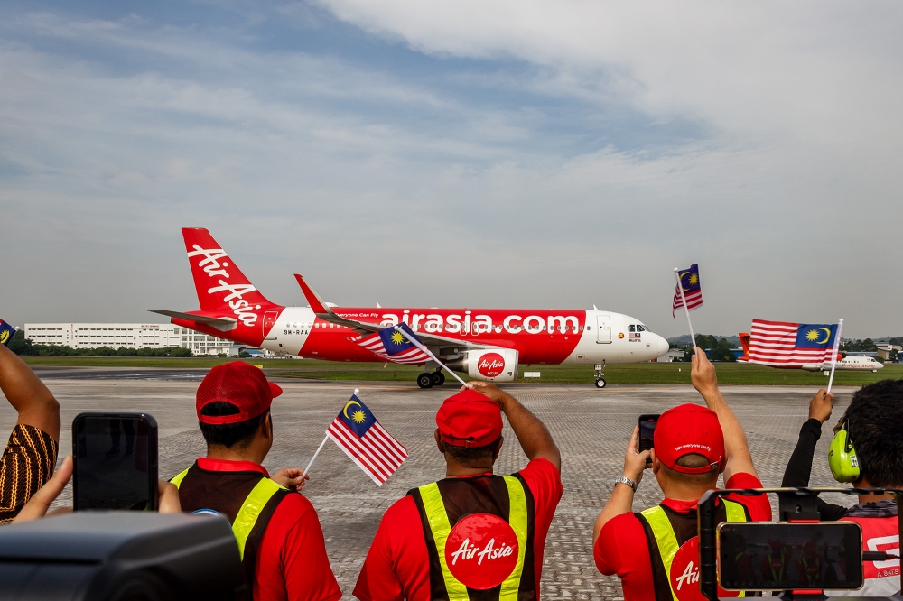 AirAsia’s first Penang-Shenzhen direct flight landed at the Penang International Airport in Bayan Lepas at 8.53am today. — Picture by Firdaus Latif