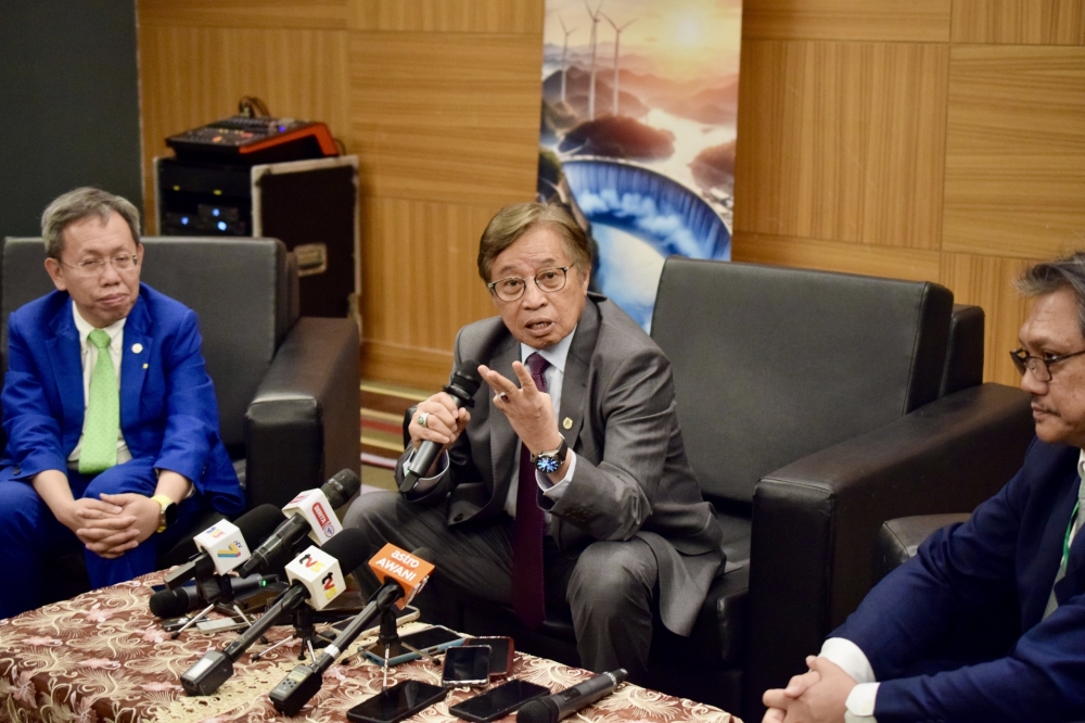 Abang Johari (seated centre) is seen at the press conference flanked by Deputy Premier Datuk Amar Dr Sim Kui Hian (left) and Deputy Minister for Energy and Environmental Sustainability Datuk Hazland Abang Hipni. — Picture by The Borneo Post