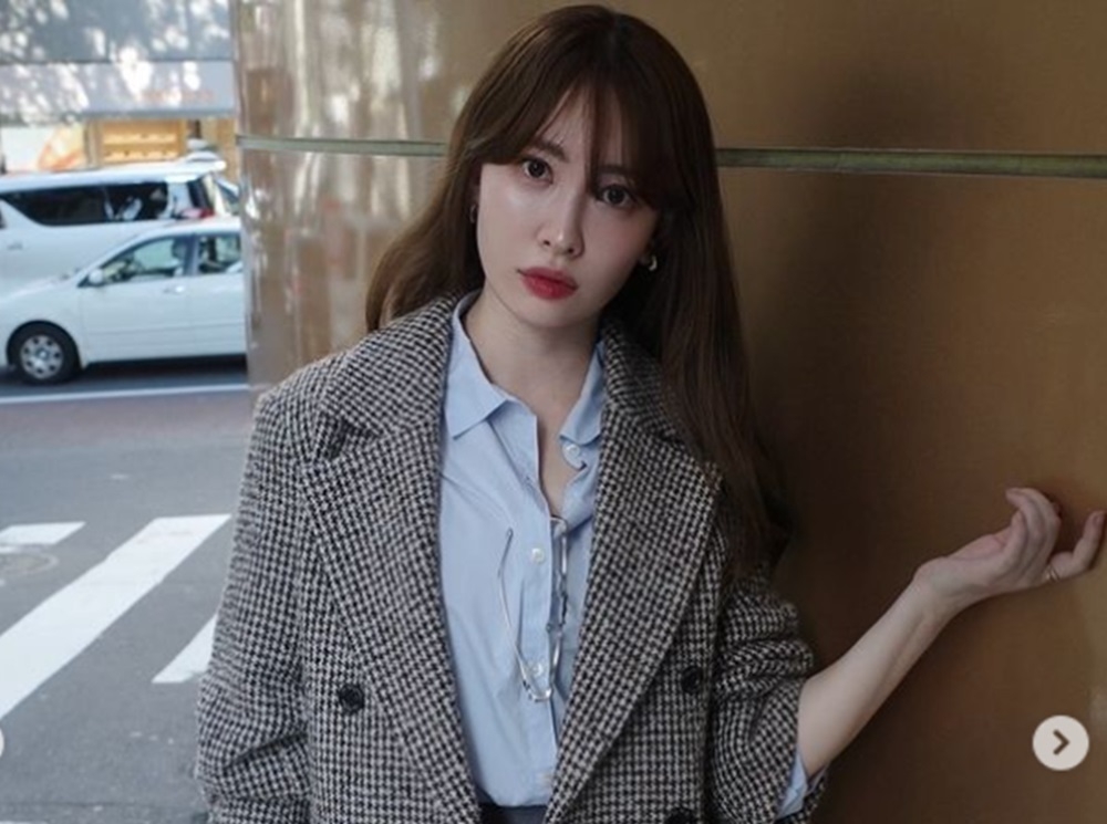 Police arrested a foreign man in his 40s in Tokyo yesterday on suspicion of assaulting former AKB48 member Haruna Kojima (pic) by allegedly hugging and knocking her down on a street. — Picture via Instagram/nyanchan22