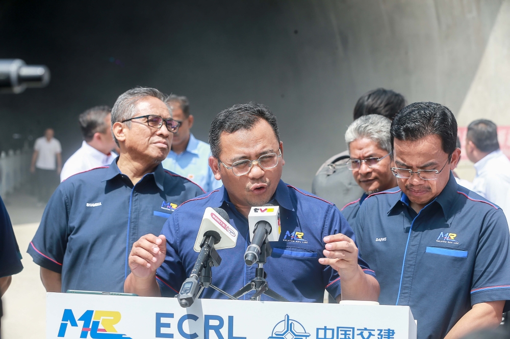 Selangor Menteri Besar Datuk Seri Amirudin Shari said today he will consult with the state legal adviser on how to move forward with the lawsuit filed against the Selangor government by the victims and families affected by the Batang Kali landslide. — Picture by Sayuti Zainudin