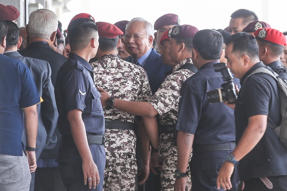 Former prime minister Datuk Seri Najib Razak is pictured under heavy security escort at the Kuala Lumpur High Court Complex on October 30, 2024. — Picture by Yusof Mat Isa 