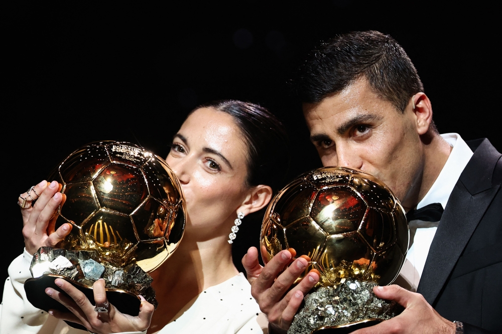 Barcelona's Spansih midfielder Aitana Bonmati (left) and Manchester City's Spanish midfielder Rodri pose with their Ballon d'Or award during the 2024 Ballon d'Or France Football award ceremony at the Theatre du Chatelet in Paris on October 28, 2024. — AFP pic