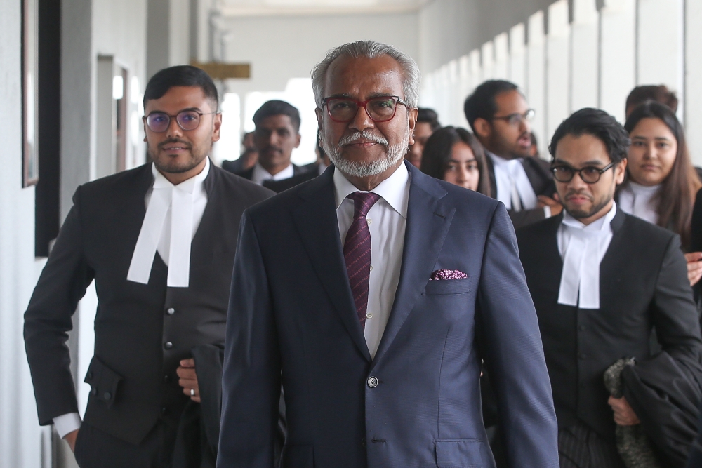 Najib’s lead counsel Tan Sri Muhammad Shafee Abdullah is pictured at the Kuala Lumpur High Court Complex on October 30, 2024. — Picture by Yusof Mat Isa 