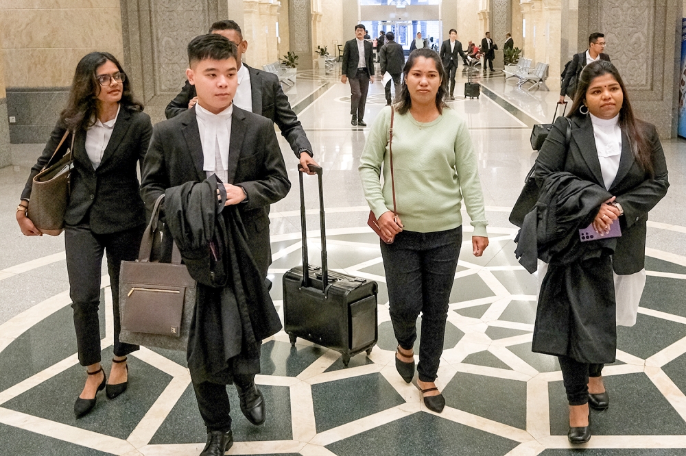 Loh Siew Hong and her lawyers arrive at the Federal Court in Putrajaya May 14, 2024. The Perlis government has filed a review application at the Federal Court in an attempt to reinstate the religious status of Loh Siew Hong’s three children as Muslims. — Picture by Miera Zulyana