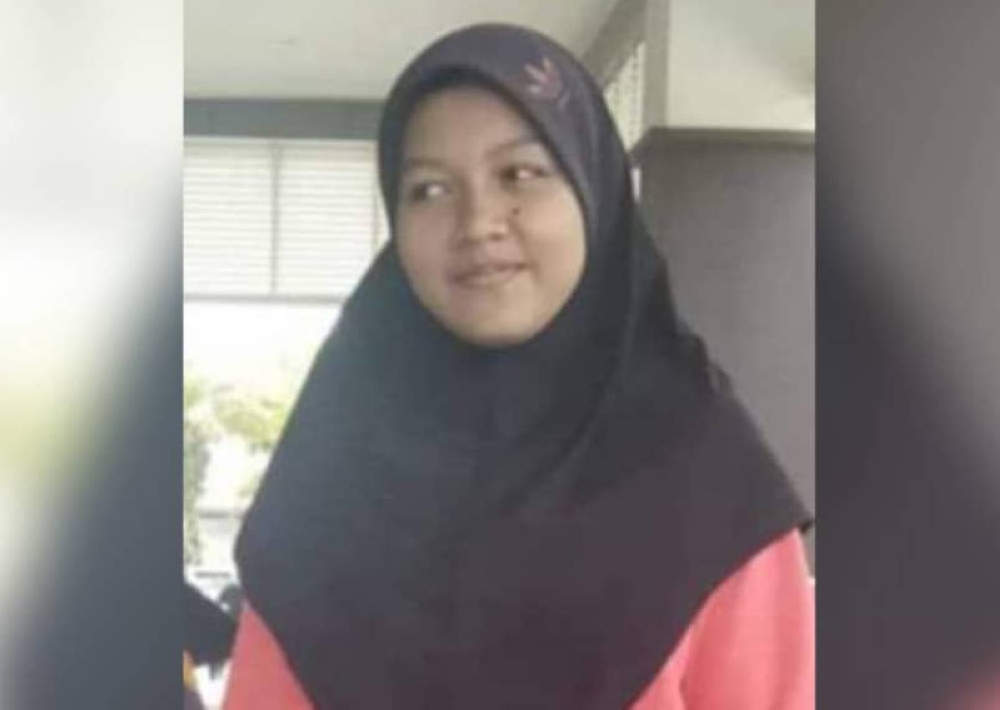 At the time of her disappearance, Erma Fatima, a Form Five student at Bukit Besar Secondary School, was wearing a black outfit, trousers, and a black hijab.