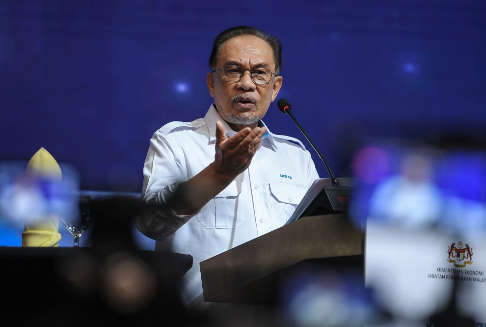 Prime Minister Datuk Seri Anwar Ibrahim said our reliance on foreign experts has led to weakness and a lack of training, making it unsustainable to continue depending on them. — Bernama pic