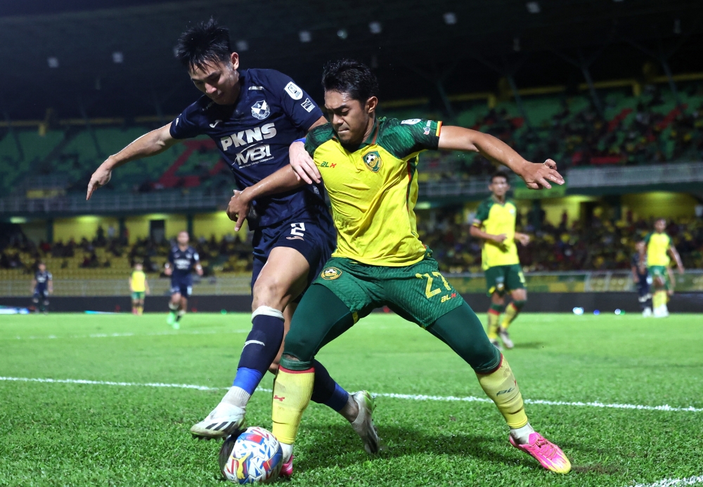 Kedah players were unable to keep up with the fast tempo of the game and the strength of the Selangor team, causing the match to be dominated by Red Giants. — Bernama pic