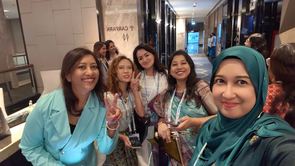 Malaysian preschool teacher Nurhayatul Nira Ramli (green headscarf, far right) from Kajang, Selangor posing with other recipients of the Asia Education Awards 2024 in Bangkok, Thailand on November 9, 2024. — Picture from Facebook/Nurhayatul Nira
