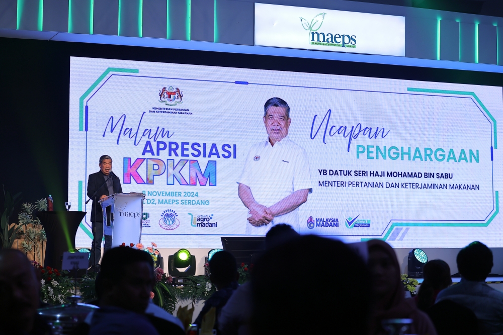 Agriculture Minister and Amanah president Datuk Seri Mohamad Sabu, better known as Mat Sabu, speaks during an appreciation party at the Malaysian Agro Exposition Park in Serdang, Selangor on November 8, 2024. — Bernama pic