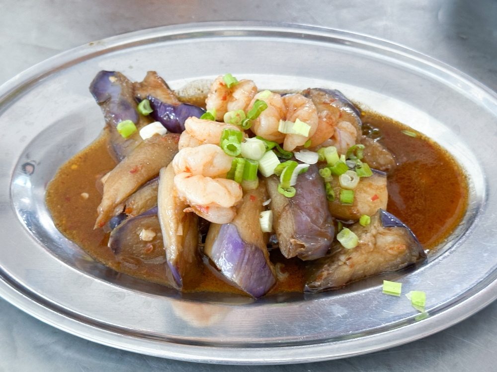 Simple but ultra addictive with the soft eggplants, springy prawns and that sauce with fermented shrimp paste. — Picture by Lee Khang Yi