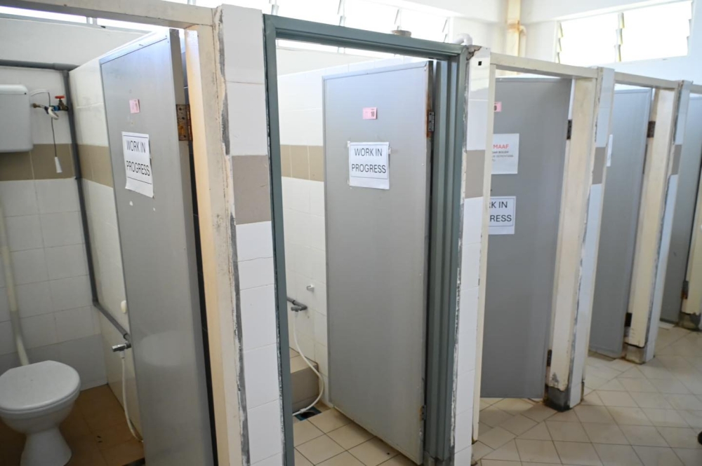 Asyraf said his spot check on the toilets and wash basins at the Langkawi MRSM showed many were in disrepair. — Picture from Facebook/DR ASYRAF WAJDI DUSUKI 