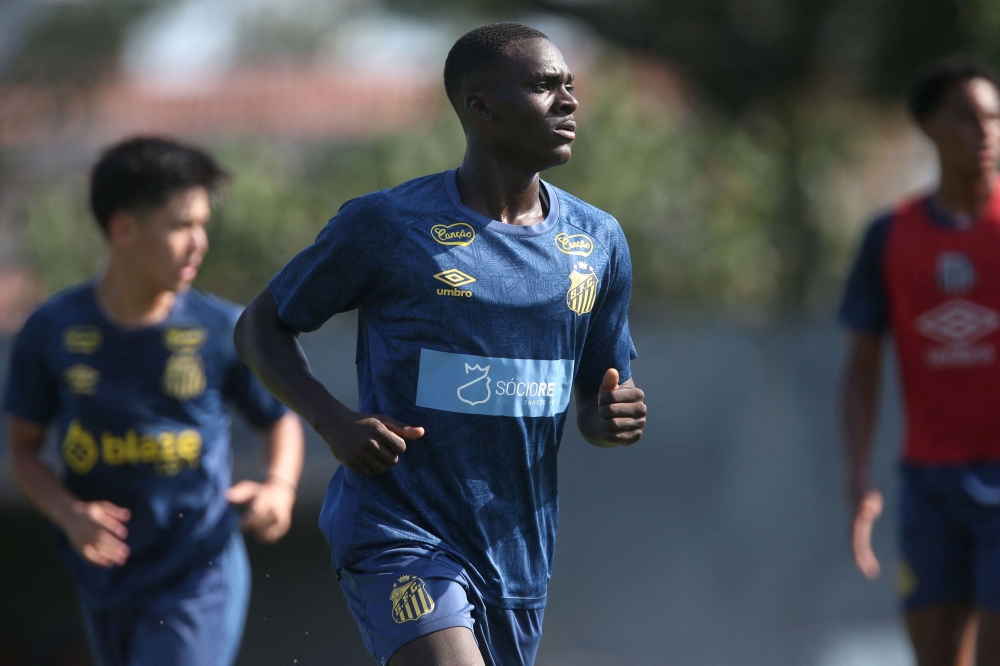 Santos FCss Angolan forward Osvaldo Yamba Kinanga, takes part in a training session at the Rei Pele training centre in Santos, Sao Paulo State, Brazil, on October 24, 2024. A small number of Africans are today tearing across pitches in Brazil, a country known as the biggest producer and exporter of footballers in the world. —AFP pic 