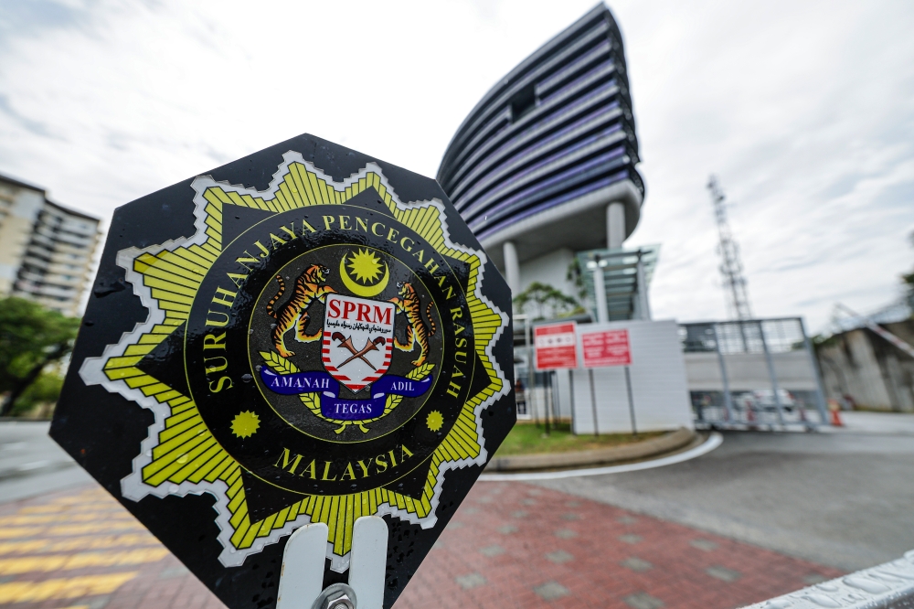 MACC is reviewing and investigating the cash flow received by the founding couple of commerce platform FashionValet Sdn Bhd (FashionValet), said MACC chief commissioner Tan Sri Azam Baki. — Bernama pic