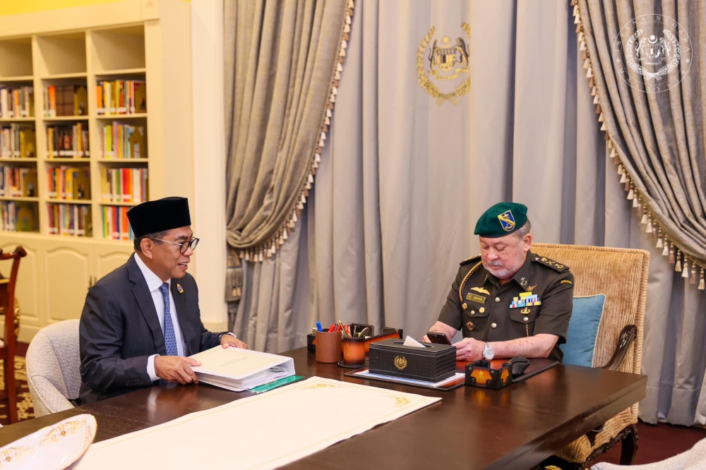 Sultan Ibrahim grants an audience to Defence Minister Datuk Seri Mohamed Khaled Nordin at Istana Negara. — Picture via Facebook/Sultan Ibrahim Sultan Iskandar