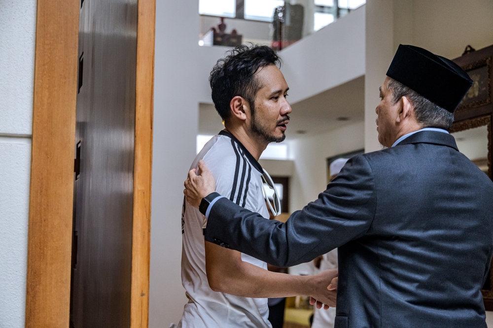 Deputy Prime Minister Datuk Seri Fadillah Yusof (right) speaks with Tun Daim Zainuddin’s eldest son Wira Dani at the late former minister’s house in Bukit Tunku, Kuala Lumpur on November 13, 2024. — Picture by Firdaus Latif 