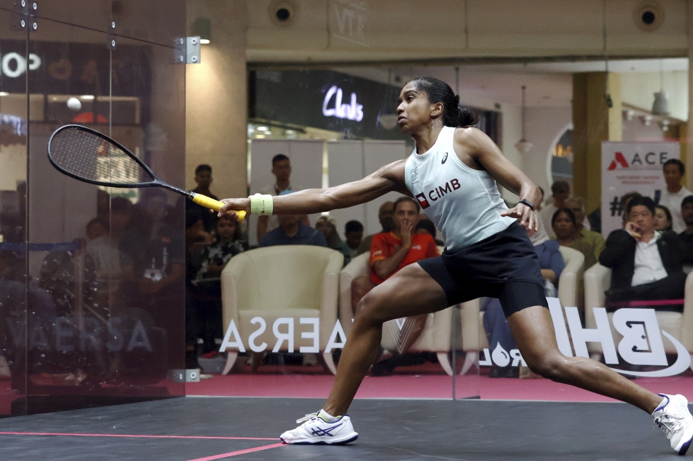 Held on a high-tech glass court at The Curve Shopping Mall, this Bronze-level event on the Professional Squash Association (PSA) World Tour Series runs from Nov 12-17, with matches at The Curve and the National Sports Centre (NSC) in Jalan Duta, offering a prize pool of US$100,000 (about RM443,566). — Bernama pic