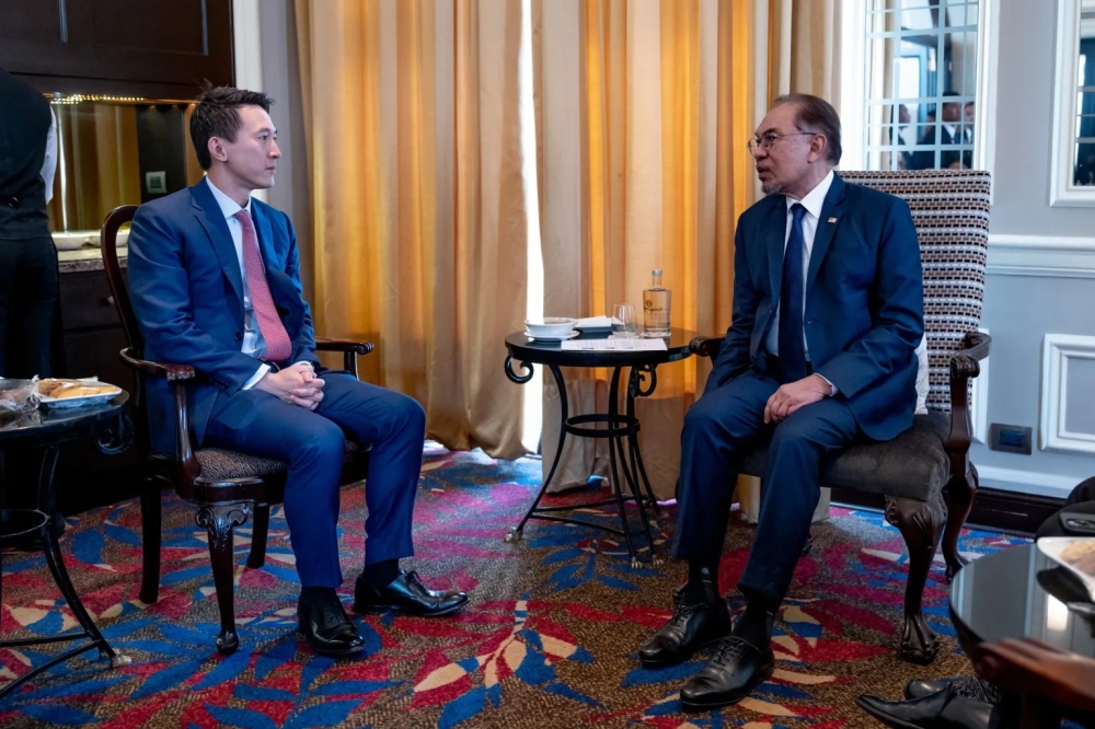 Prime Minister Datuk Seri Anwar Ibrahim meets TikTok CEO Shou Zi Chew in Lima November 14, 2024. — Picture courtesy of PMO