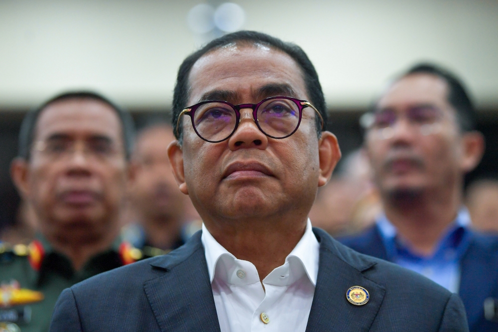 Universiti Pertahanan Nasional Malaysia (UPNM) will conduct periodical physical examinations for its cadets after another alleged bullying incident recently said Defence Minister Datuk Seri Mohamed Khaled Nordin. — Bernama pic