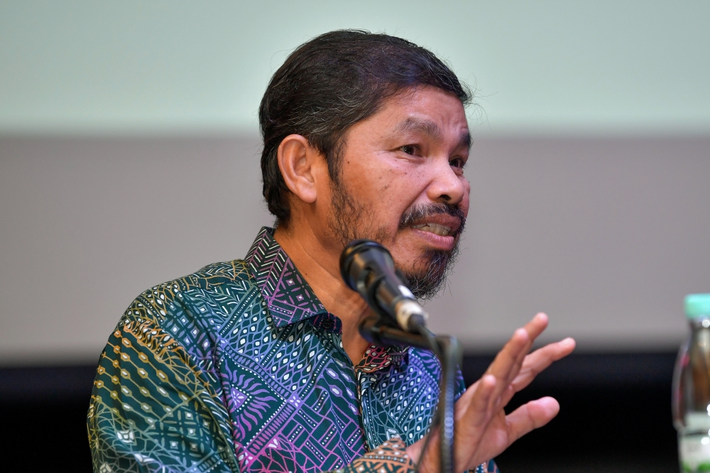 Chief Statistician Datuk Seri Mohd Uzir Mahidin attends a Town Hall session on Basic Expenditure for Decent Living and Gross Domestic Product by Region in Kuala Lumpur November 14, 2024. — Bernama pic