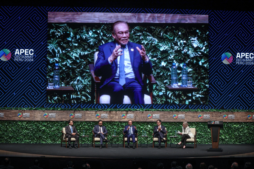Prime Minister Datuk Seri Anwar Ibrahim who is also the finance minister said that despite global turbulence and uncertainties, Malaysia’s fundamentals continue to gain momentum, growing from strength to strength. — Bernama pic 